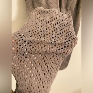 Lululemon leggings taupe/sand mesh detail size 4